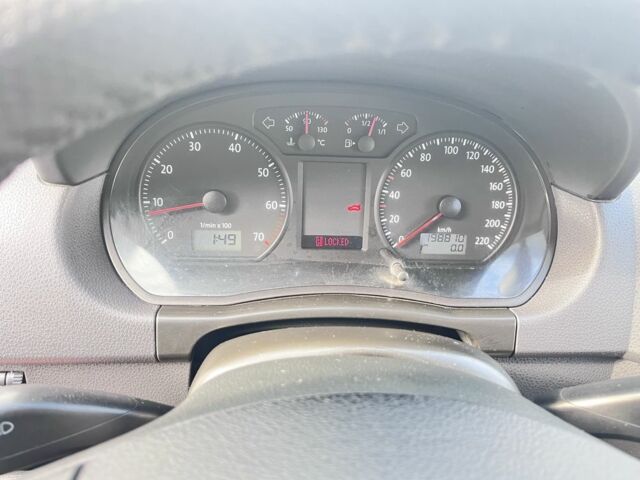 Червоний Фольксваген Поло, об'ємом двигуна 1.4 л та пробігом 178 тис. км за 5300 $, фото 14 на Automoto.ua