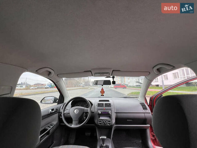 Червоний Фольксваген Поло, об'ємом двигуна 1.4 л та пробігом 180 тис. км за 6000 $, фото 17 на Automoto.ua