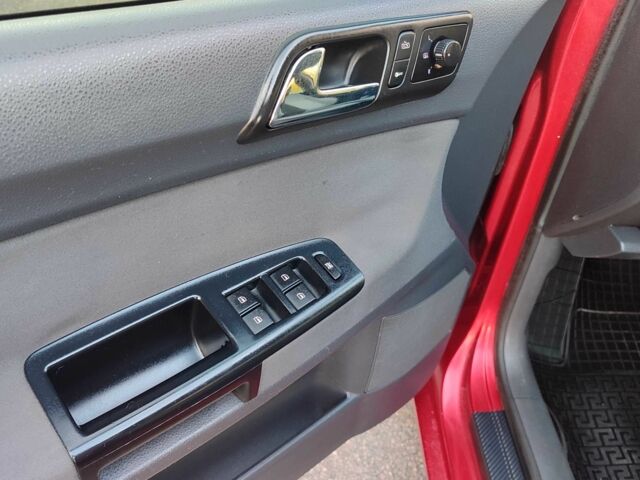 Красный Фольксваген Поло, объемом двигателя 1.4 л и пробегом 240 тыс. км за 4950 $, фото 13 на Automoto.ua