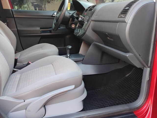 Красный Фольксваген Поло, объемом двигателя 1.4 л и пробегом 240 тыс. км за 4950 $, фото 9 на Automoto.ua