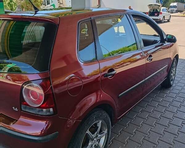 Червоний Фольксваген Поло, об'ємом двигуна 1.4 л та пробігом 262 тис. км за 4200 $, фото 2 на Automoto.ua