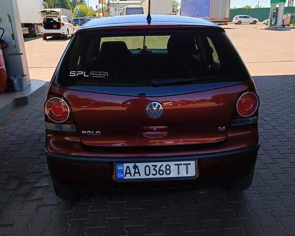 Червоний Фольксваген Поло, об'ємом двигуна 1.4 л та пробігом 262 тис. км за 4200 $, фото 1 на Automoto.ua