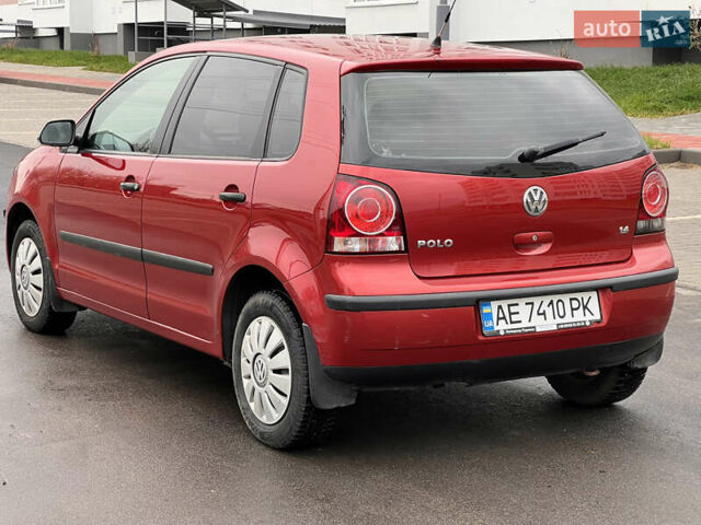 Червоний Фольксваген Поло, об'ємом двигуна 1.4 л та пробігом 180 тис. км за 6000 $, фото 9 на Automoto.ua