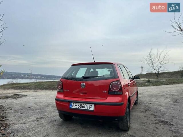 Красный Фольксваген Поло, объемом двигателя 1.4 л и пробегом 202 тыс. км за 4900 $, фото 3 на Automoto.ua