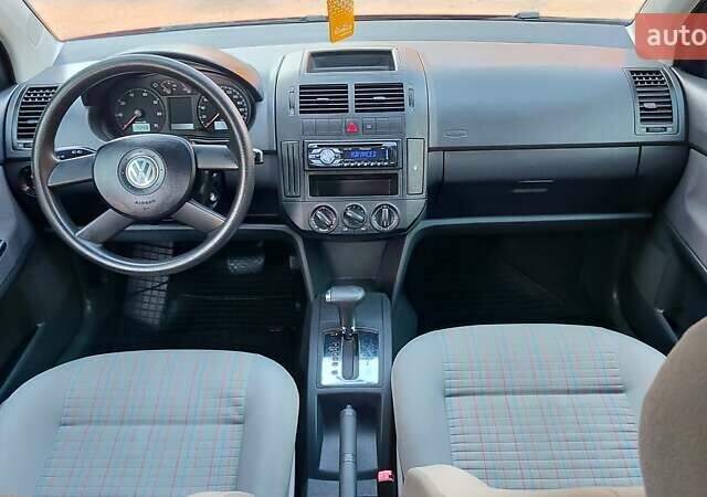 Красный Фольксваген Поло, объемом двигателя 1.4 л и пробегом 240 тыс. км за 4950 $, фото 13 на Automoto.ua