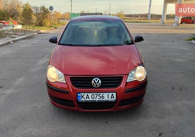 Красный Фольксваген Поло, объемом двигателя 1.4 л и пробегом 240 тыс. км за 4950 $, фото 5 на Automoto.ua