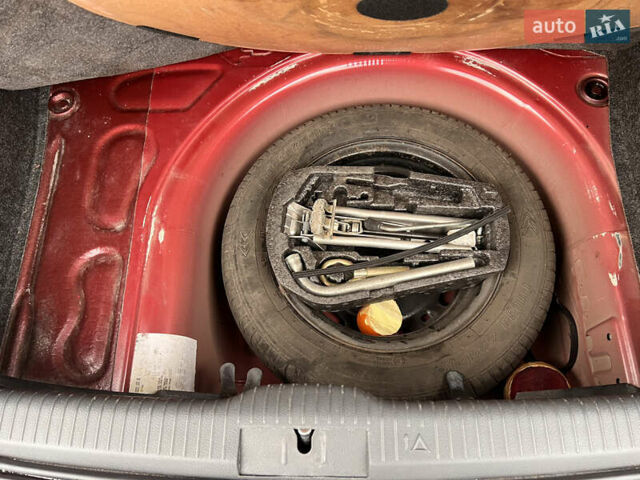 Червоний Фольксваген Поло, об'ємом двигуна 1.4 л та пробігом 180 тис. км за 6000 $, фото 24 на Automoto.ua