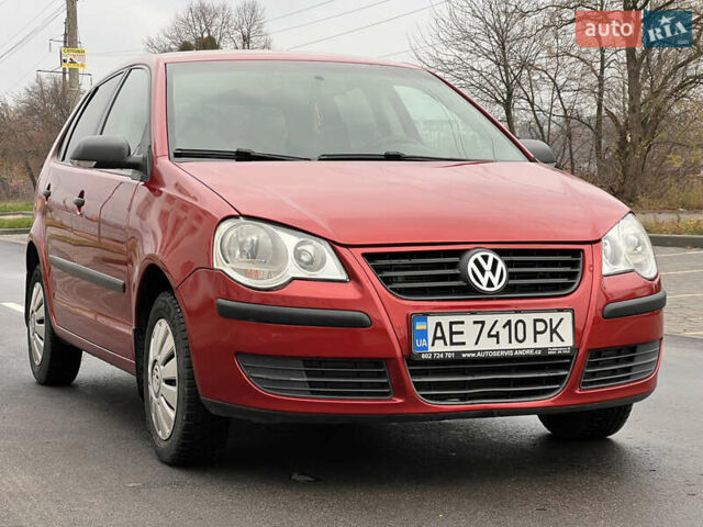 Червоний Фольксваген Поло, об'ємом двигуна 1.4 л та пробігом 180 тис. км за 6000 $, фото 5 на Automoto.ua