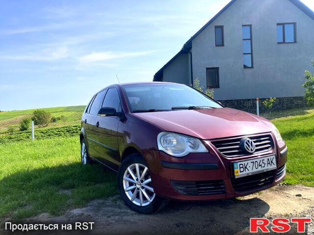 Красный Фольксваген Поло, объемом двигателя 1.4 л и пробегом 330 тыс. км за 3200 $, фото 1 на Automoto.ua