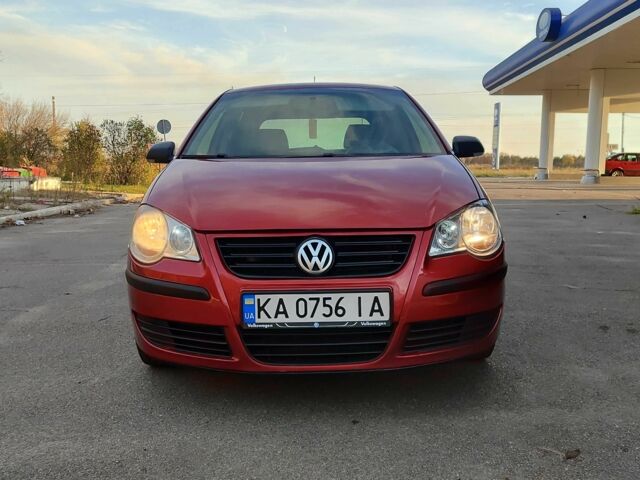 Красный Фольксваген Поло, объемом двигателя 1.4 л и пробегом 240 тыс. км за 4950 $, фото 5 на Automoto.ua