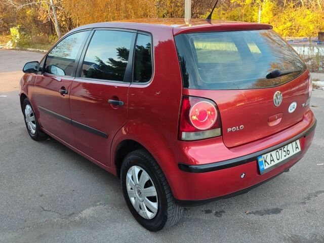 Красный Фольксваген Поло, объемом двигателя 1.4 л и пробегом 240 тыс. км за 4950 $, фото 3 на Automoto.ua