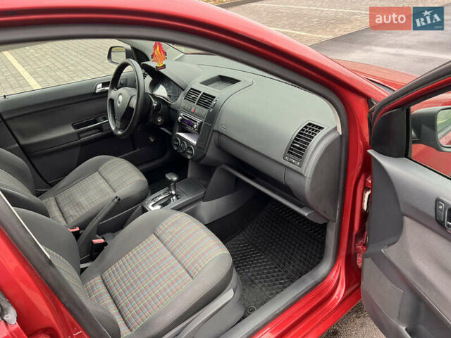 Червоний Фольксваген Поло, об'ємом двигуна 1.4 л та пробігом 180 тис. км за 6000 $, фото 12 на Automoto.ua