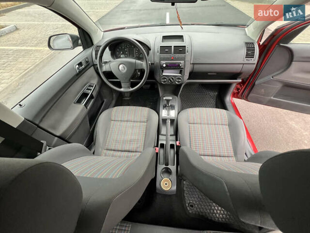 Червоний Фольксваген Поло, об'ємом двигуна 1.4 л та пробігом 180 тис. км за 6000 $, фото 18 на Automoto.ua