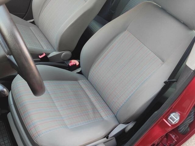 Красный Фольксваген Поло, объемом двигателя 1.4 л и пробегом 240 тыс. км за 4950 $, фото 12 на Automoto.ua