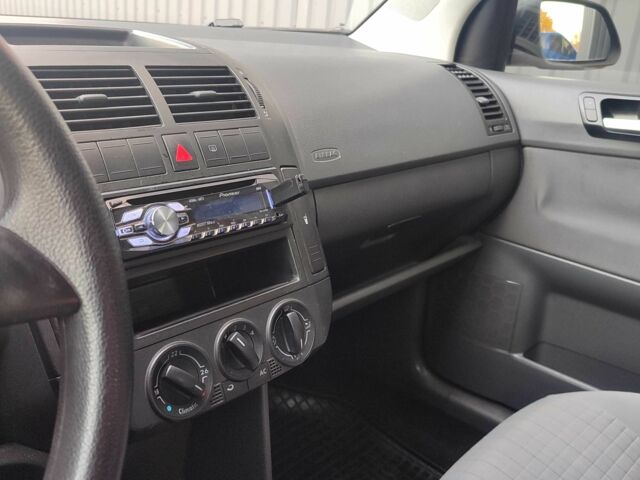 Красный Фольксваген Поло, объемом двигателя 1.4 л и пробегом 240 тыс. км за 4950 $, фото 21 на Automoto.ua