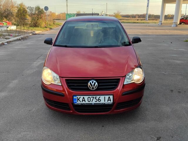 Красный Фольксваген Поло, объемом двигателя 1.4 л и пробегом 240 тыс. км за 4950 $, фото 4 на Automoto.ua