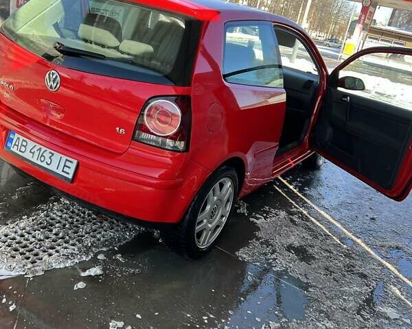 Красный Фольксваген Поло, объемом двигателя 1.6 л и пробегом 240 тыс. км за 4300 $, фото 7 на Automoto.ua
