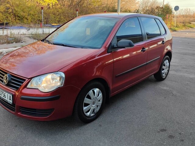 Красный Фольксваген Поло, объемом двигателя 1.4 л и пробегом 240 тыс. км за 4950 $, фото 1 на Automoto.ua