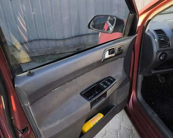 Червоний Фольксваген Поло, об'ємом двигуна 1.39 л та пробігом 339 тис. км за 3850 $, фото 12 на Automoto.ua