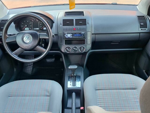 Красный Фольксваген Поло, объемом двигателя 1.4 л и пробегом 240 тыс. км за 4950 $, фото 11 на Automoto.ua