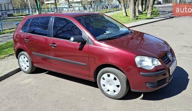 Червоний Фольксваген Поло, об'ємом двигуна 1.4 л та пробігом 202 тис. км за 5699 $, фото 1 на Automoto.ua