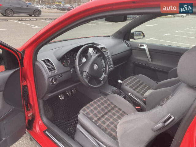 Красный Фольксваген Поло, объемом двигателя 1.78 л и пробегом 265 тыс. км за 7000 $, фото 6 на Automoto.ua