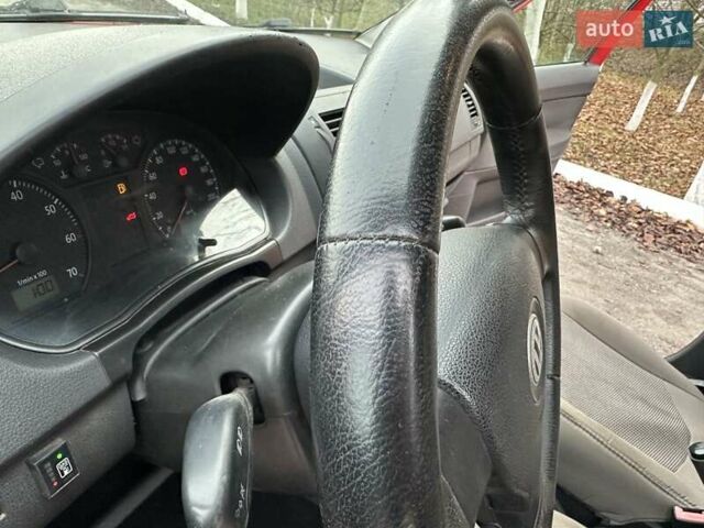 Красный Фольксваген Поло, объемом двигателя 1.4 л и пробегом 202 тыс. км за 4900 $, фото 5 на Automoto.ua