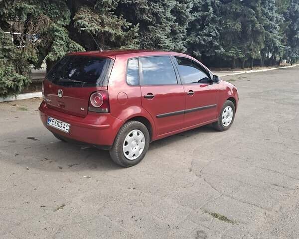 Красный Фольксваген Поло, объемом двигателя 1.39 л и пробегом 182 тыс. км за 5300 $, фото 1 на Automoto.ua