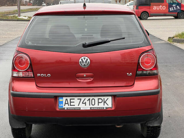 Червоний Фольксваген Поло, об'ємом двигуна 1.4 л та пробігом 180 тис. км за 6000 $, фото 8 на Automoto.ua
