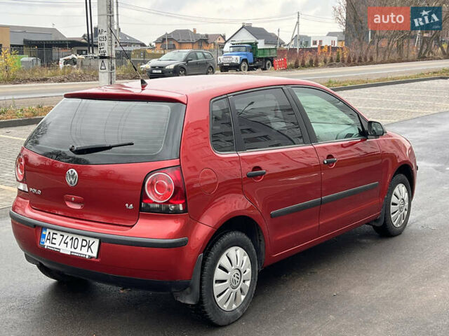 Червоний Фольксваген Поло, об'ємом двигуна 1.4 л та пробігом 180 тис. км за 6000 $, фото 6 на Automoto.ua