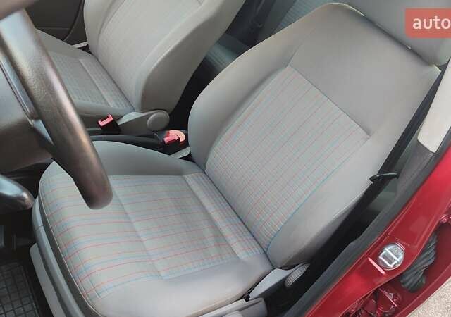 Красный Фольксваген Поло, объемом двигателя 1.4 л и пробегом 240 тыс. км за 4950 $, фото 14 на Automoto.ua