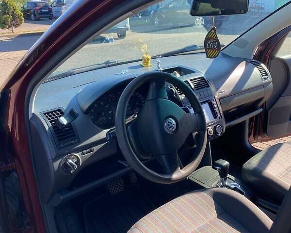 Красный Фольксваген Поло, объемом двигателя 1.4 л и пробегом 215 тыс. км за 4500 $, фото 8 на Automoto.ua