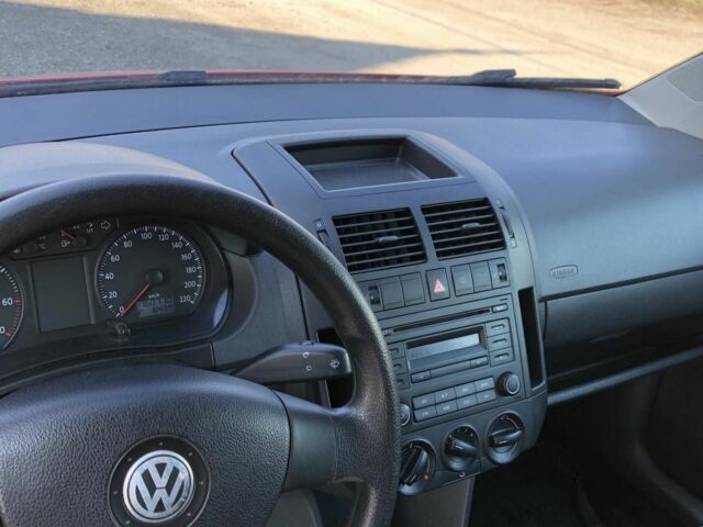 Червоний Фольксваген Поло, об'ємом двигуна 1.2 л та пробігом 159 тис. км за 3900 $, фото 7 на Automoto.ua