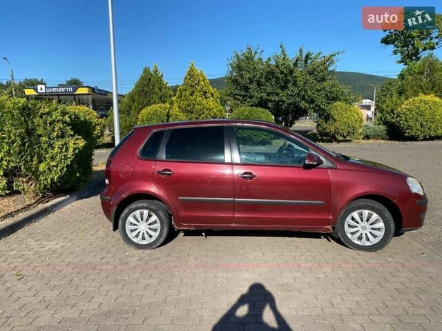 Красный Фольксваген Поло, объемом двигателя 1.4 л и пробегом 215 тыс. км за 4500 $, фото 1 на Automoto.ua