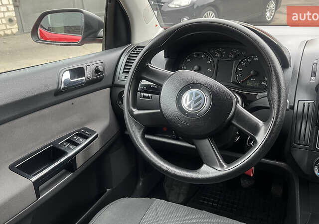 Красный Фольксваген Поло, объемом двигателя 1.4 л и пробегом 200 тыс. км за 4500 $, фото 19 на Automoto.ua