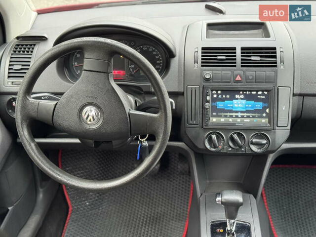 Красный Фольксваген Поло, объемом двигателя 1.39 л и пробегом 109 тыс. км за 6000 $, фото 9 на Automoto.ua