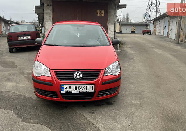 Красный Фольксваген Поло, объемом двигателя 1.4 л и пробегом 200 тыс. км за 4500 $, фото 1 на Automoto.ua