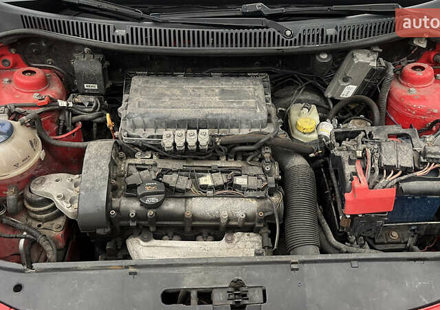 Красный Фольксваген Поло, объемом двигателя 1.4 л и пробегом 200 тыс. км за 4500 $, фото 21 на Automoto.ua