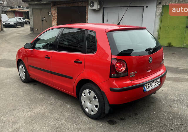 Красный Фольксваген Поло, объемом двигателя 1.4 л и пробегом 200 тыс. км за 4500 $, фото 6 на Automoto.ua