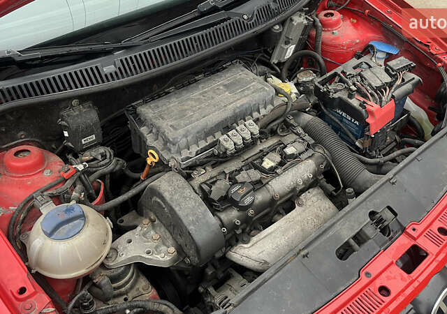 Красный Фольксваген Поло, объемом двигателя 1.4 л и пробегом 200 тыс. км за 4500 $, фото 22 на Automoto.ua