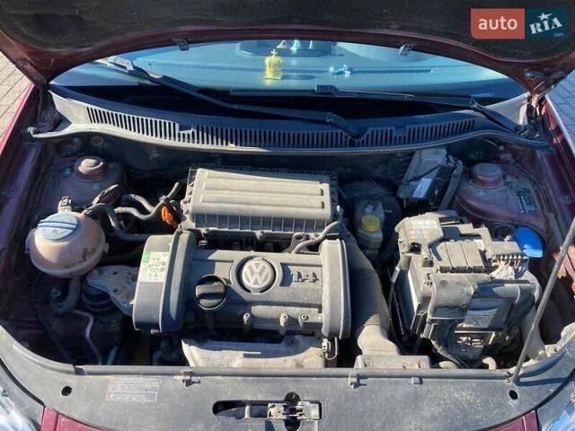 Красный Фольксваген Поло, объемом двигателя 1.4 л и пробегом 215 тыс. км за 4500 $, фото 4 на Automoto.ua