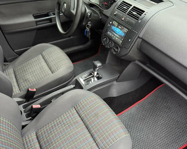 Красный Фольксваген Поло, объемом двигателя 1.39 л и пробегом 109 тыс. км за 6000 $, фото 13 на Automoto.ua