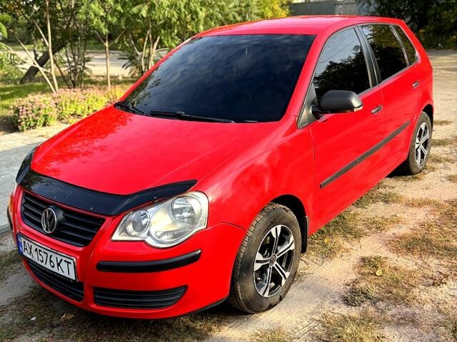 Красный Фольксваген Поло, объемом двигателя 1.4 л и пробегом 168 тыс. км за 6000 $, фото 1 на Automoto.ua