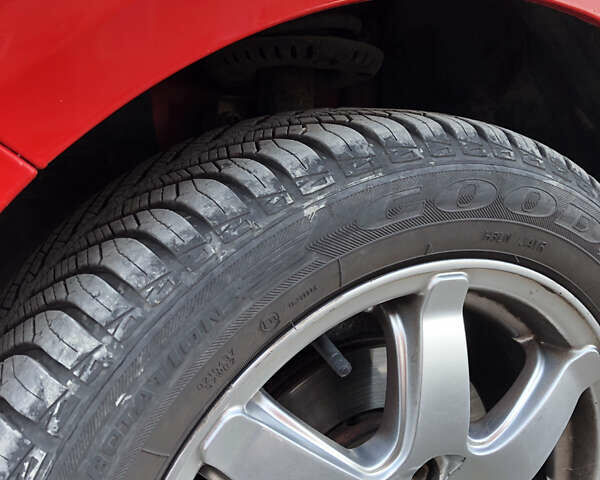 Красный Фольксваген Поло, объемом двигателя 1.2 л и пробегом 165 тыс. км за 3900 $, фото 6 на Automoto.ua