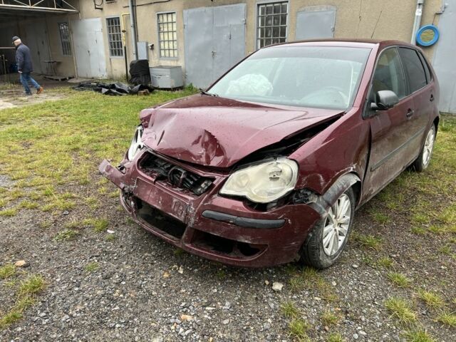 Червоний Фольксваген Поло, об'ємом двигуна 1.4 л та пробігом 285 тис. км за 2010 $, фото 1 на Automoto.ua