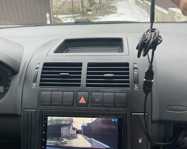 Червоний Фольксваген Поло, об'ємом двигуна 1.4 л та пробігом 130 тис. км за 5700 $, фото 5 на Automoto.ua