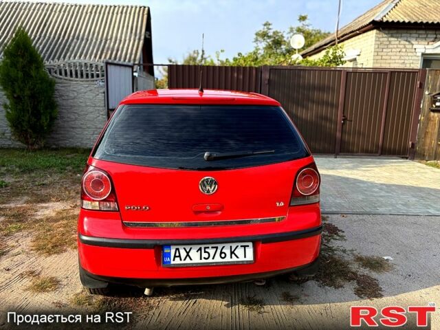 Красный Фольксваген Поло, объемом двигателя 1.4 л и пробегом 168 тыс. км за 6000 $, фото 2 на Automoto.ua