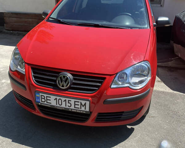 Червоний Фольксваген Поло, об'ємом двигуна 1.4 л та пробігом 130 тис. км за 5700 $, фото 4 на Automoto.ua