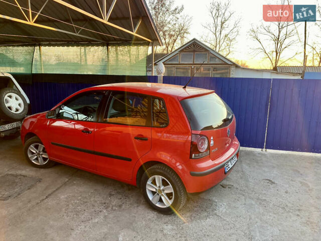 Червоний Фольксваген Поло, об'ємом двигуна 1.4 л та пробігом 130 тис. км за 5700 $, фото 3 на Automoto.ua