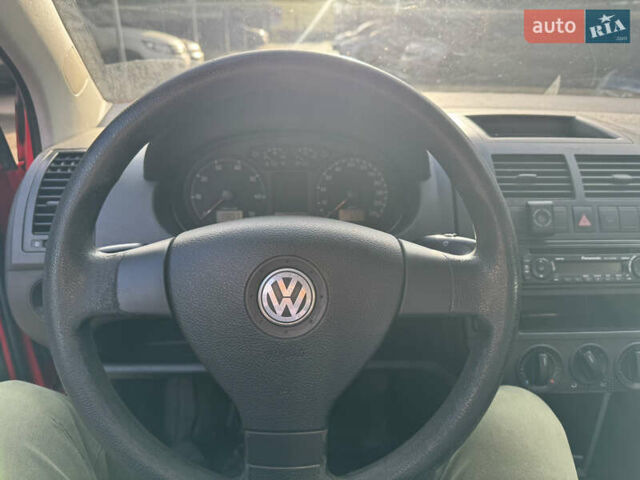 Красный Фольксваген Поло, объемом двигателя 1.4 л и пробегом 105 тыс. км за 6400 $, фото 16 на Automoto.ua
